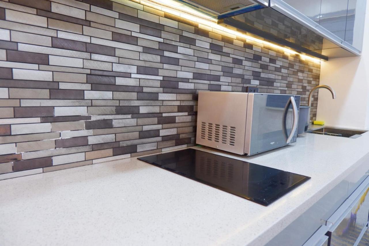 Cozy Entire Condo Unit With Pool Access 앙헬레스 외부 사진